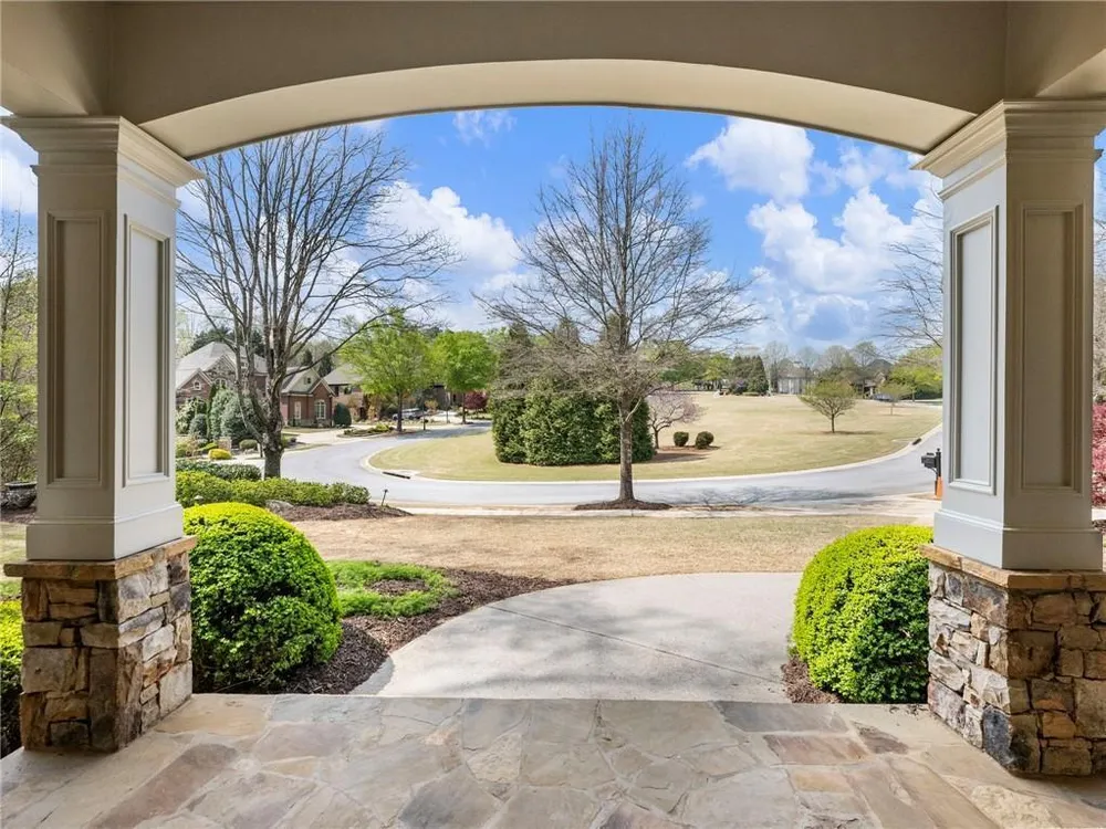 2279 Weeping Oak Dr, Braselton, GA 30517