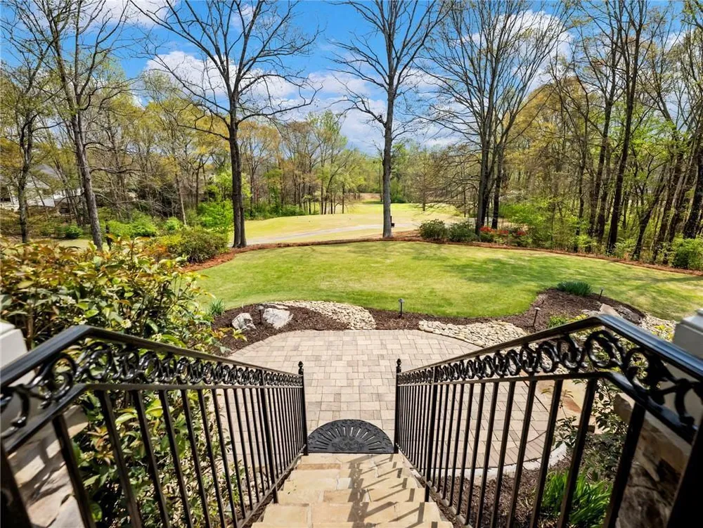 2279 Weeping Oak Dr, Braselton, GA 30517