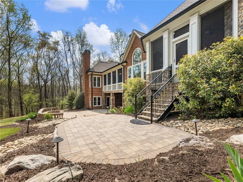 2279 Weeping Oak Dr, Braselton, GA 30517