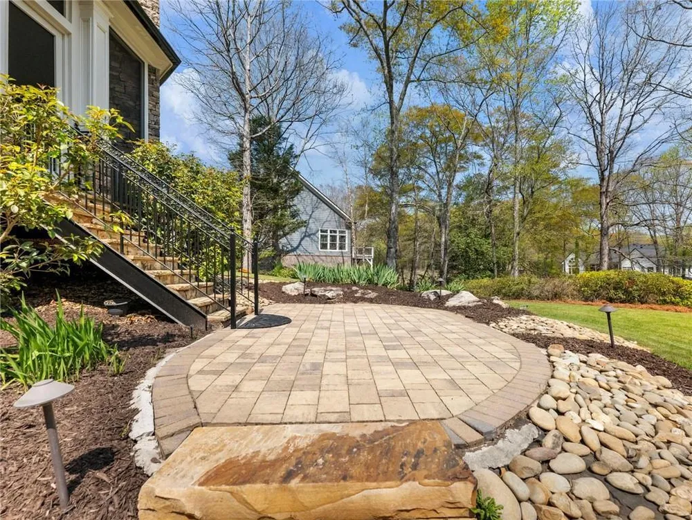 2279 Weeping Oak Dr, Braselton, GA 30517