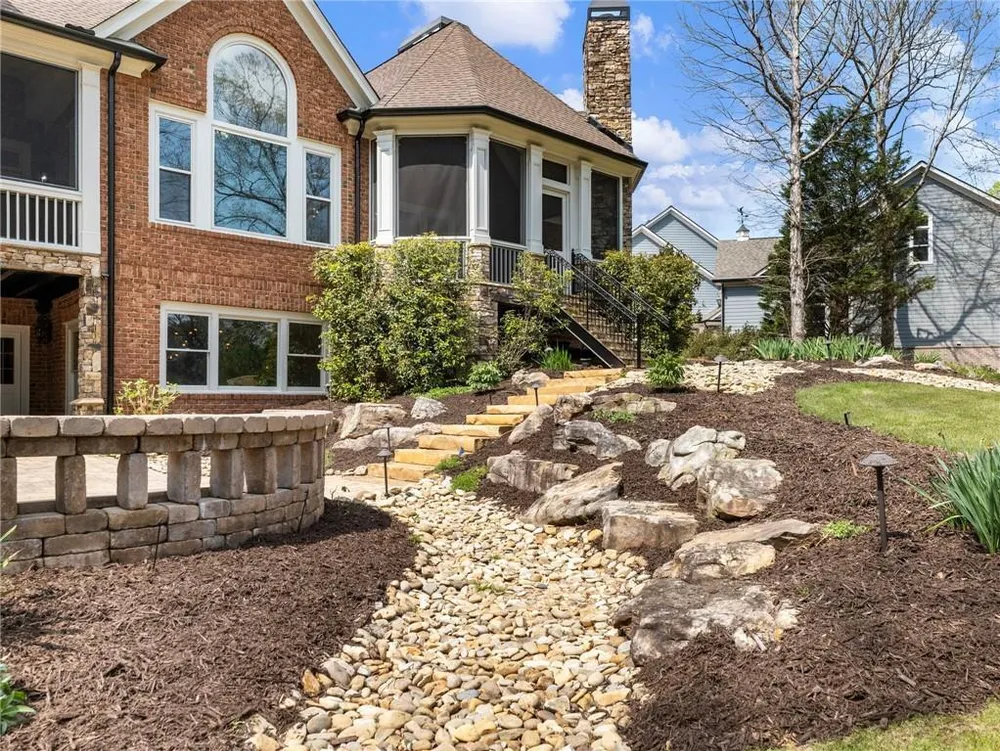 2279 Weeping Oak Dr, Braselton, GA 30517