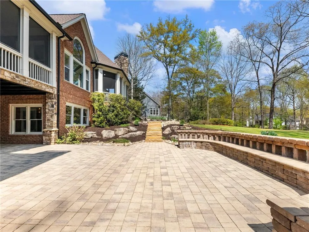 2279 Weeping Oak Dr, Braselton, GA 30517