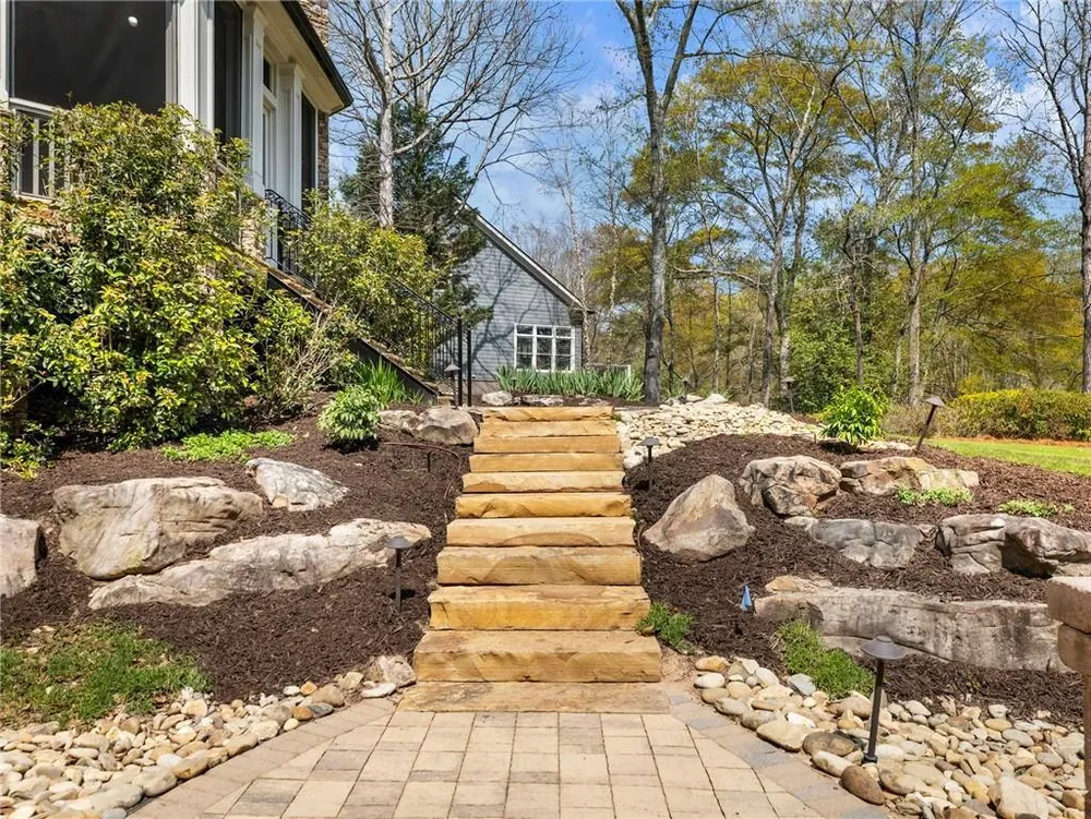 2279 Weeping Oak Dr, Braselton, GA 30517