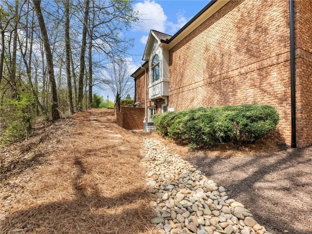2279 Weeping Oak Dr, Braselton, GA 30517