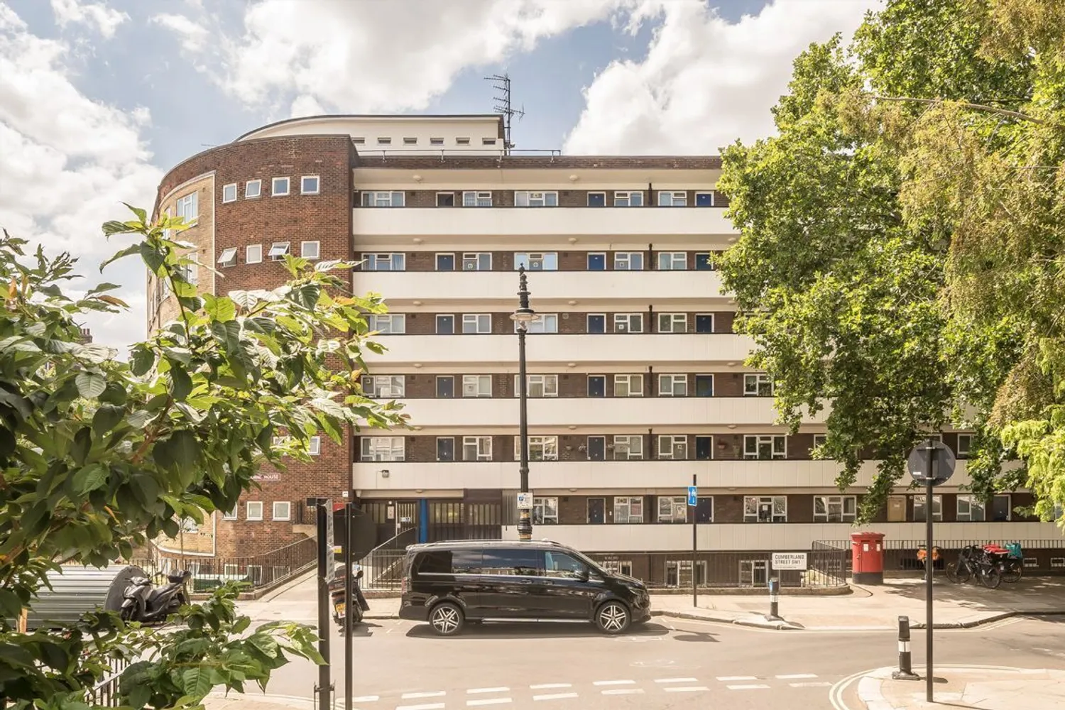Abbots Manor, London, SW1V photo 6