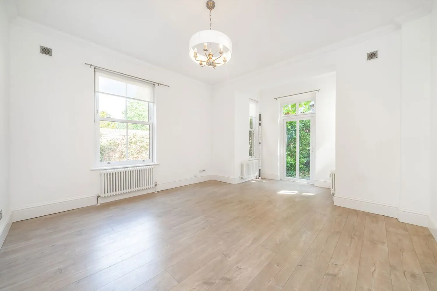Elgin Road, Weybridge, KT13 photo 2