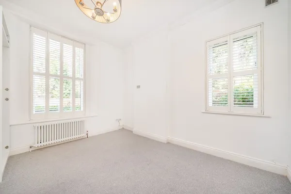 Elgin Road, Weybridge, KT13 photo 4
