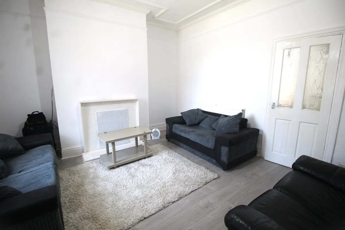 2-Bedroom Home To Let, Oldham, Retford Street, OL4