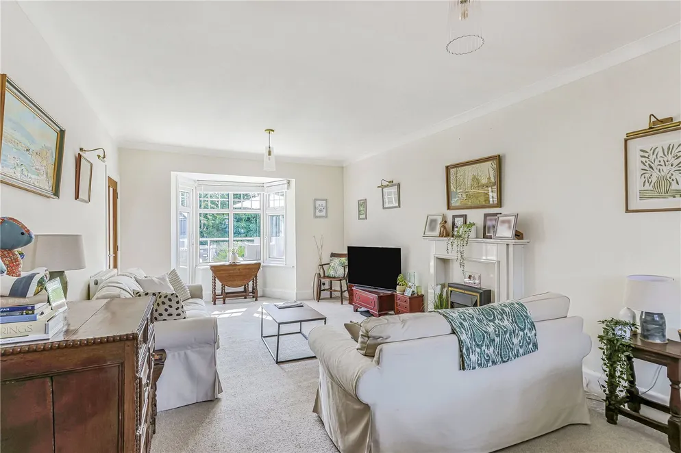 Property carousel item 4