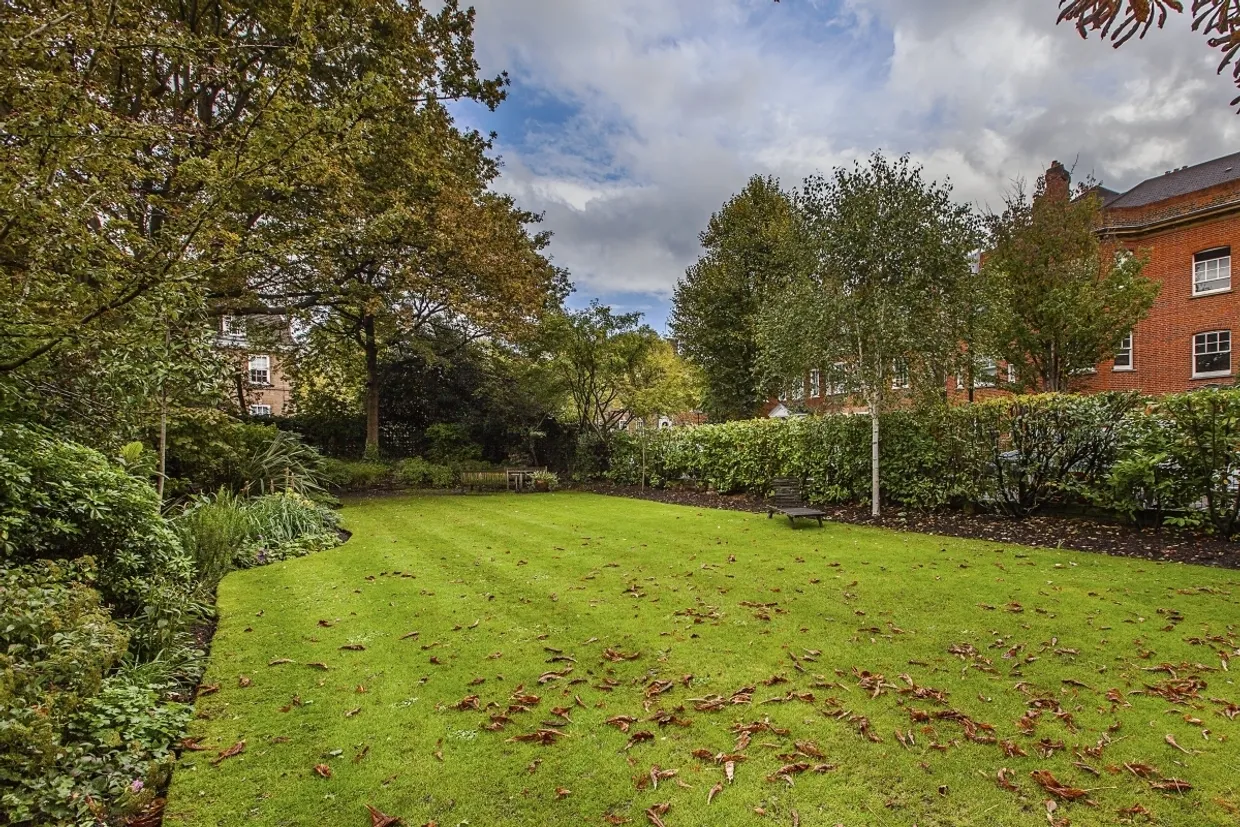 Oakwood Court, LONDON, W14 photo 2