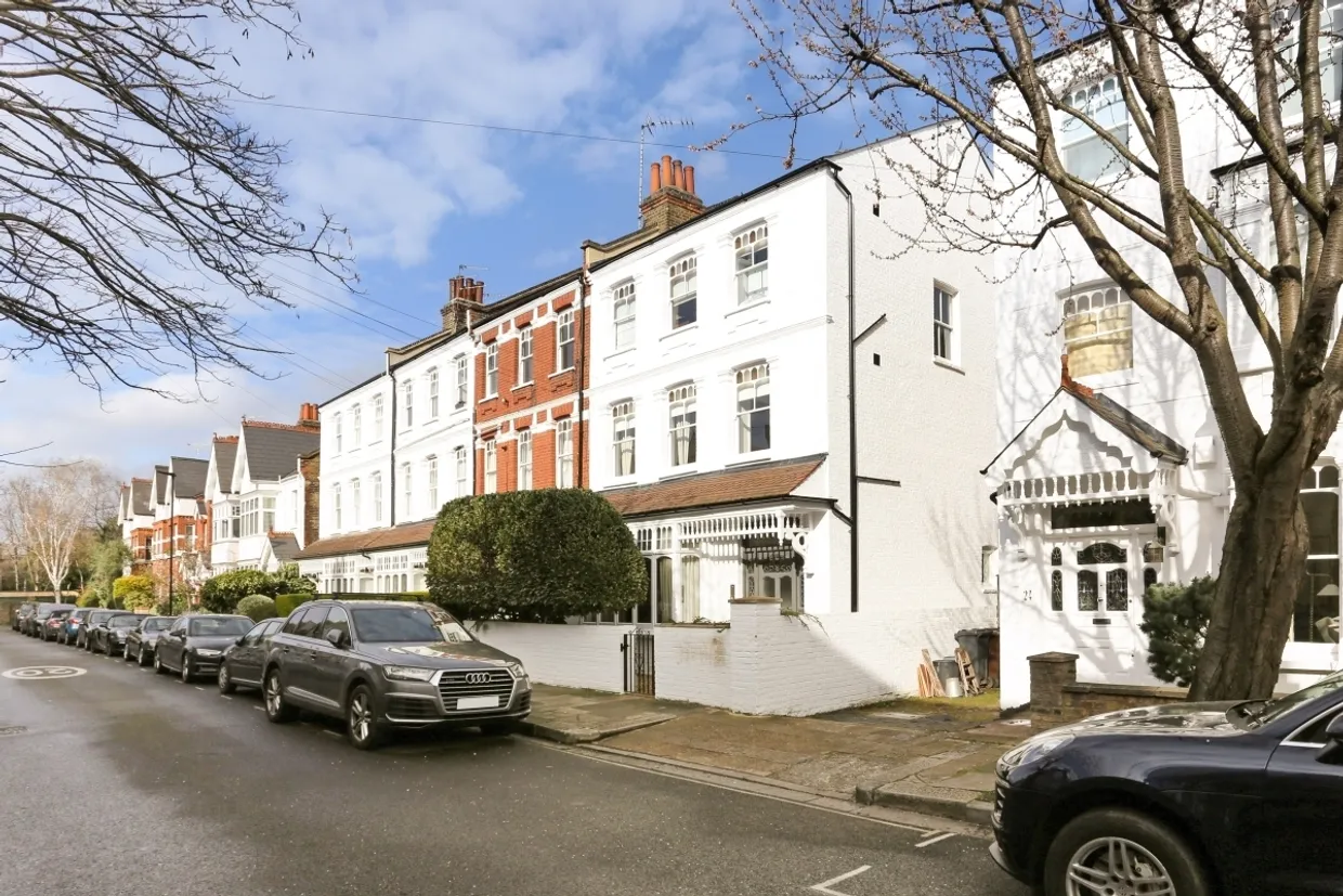 Ennismore Avenue London W4 photo 1