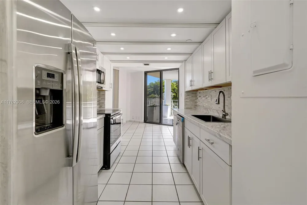 4000 TOWERSIDE TER, Miami, FL 33138