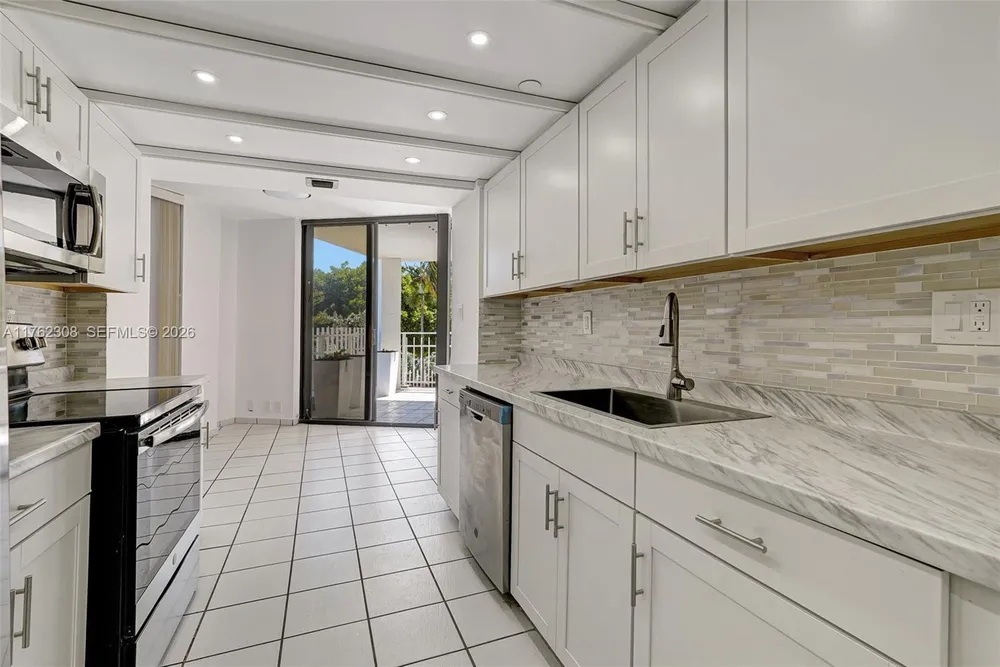 4000 TOWERSIDE TER, Miami, FL 33138