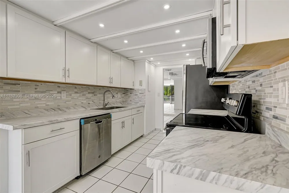 4000 TOWERSIDE TER, Miami, FL 33138
