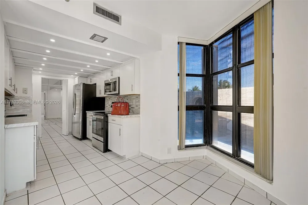 4000 TOWERSIDE TER, Miami, FL 33138
