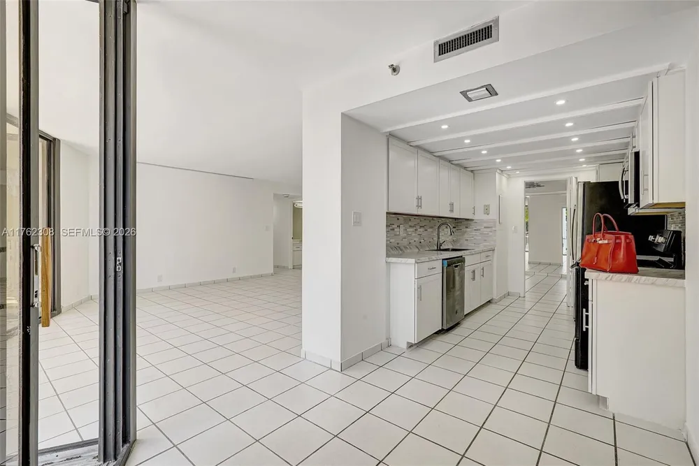 4000 TOWERSIDE TER, Miami, FL 33138