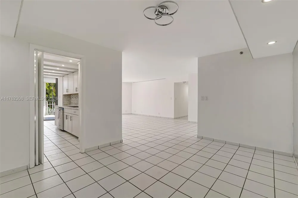 4000 TOWERSIDE TER, Miami, FL 33138