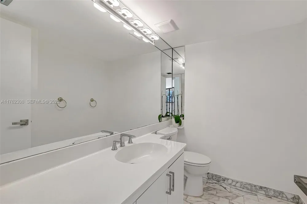 4000 TOWERSIDE TER, Miami, FL 33138