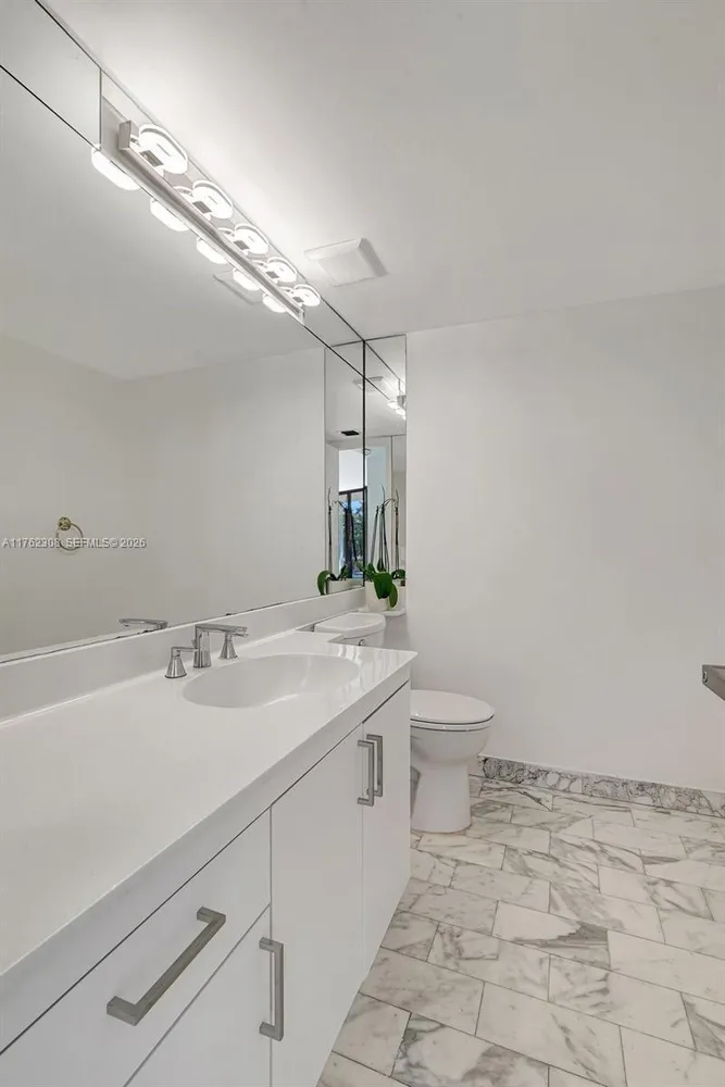4000 TOWERSIDE TER, Miami, FL 33138