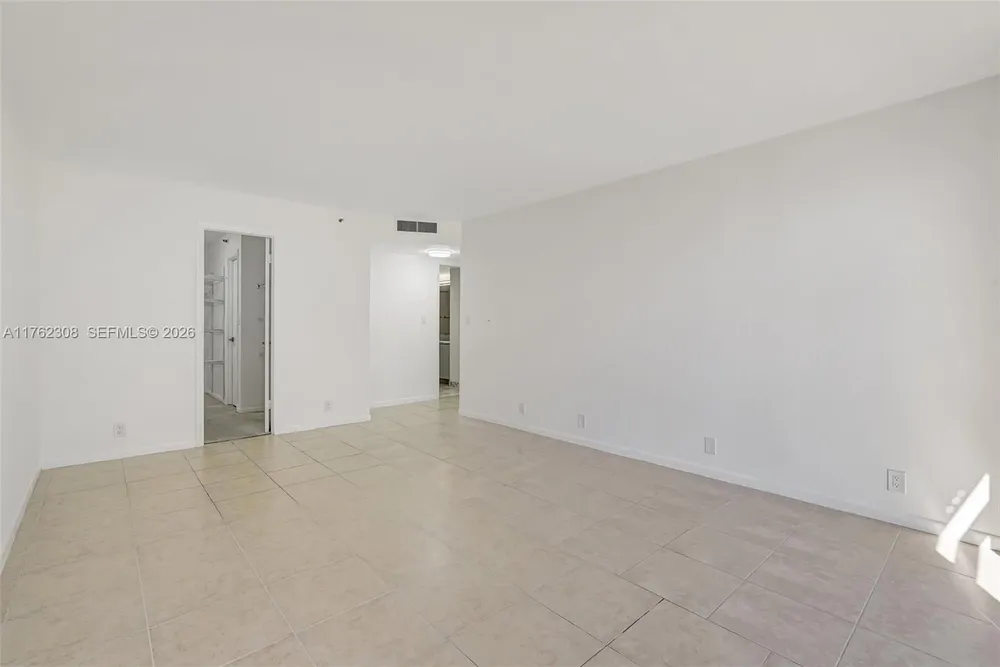 4000 TOWERSIDE TER, Miami, FL 33138