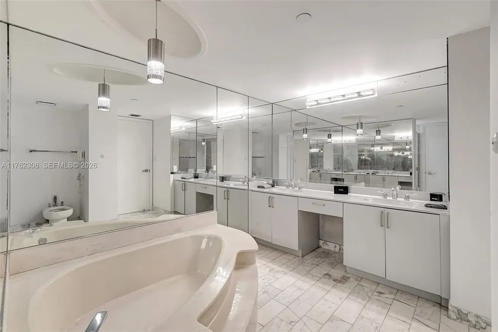 4000 TOWERSIDE TER, Miami, FL 33138