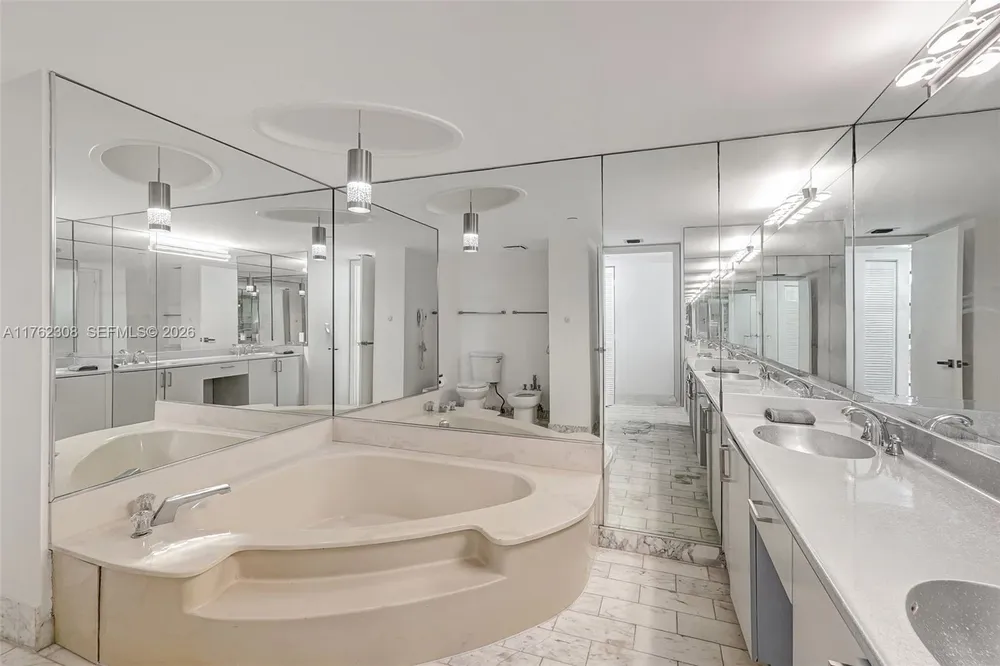 4000 TOWERSIDE TER, Miami, FL 33138