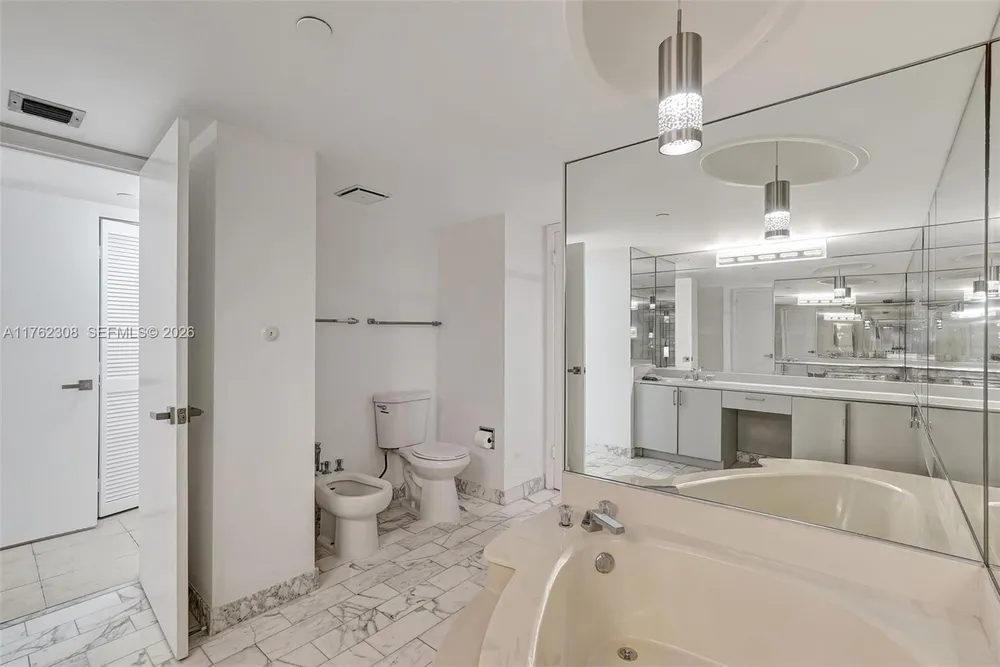 4000 TOWERSIDE TER, Miami, FL 33138