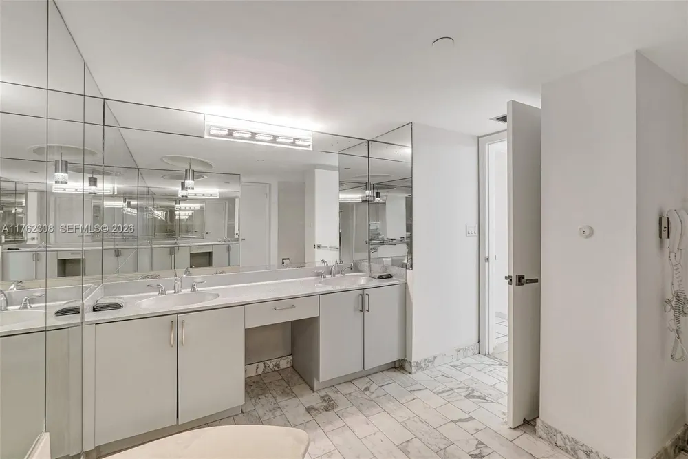 4000 TOWERSIDE TER, Miami, FL 33138
