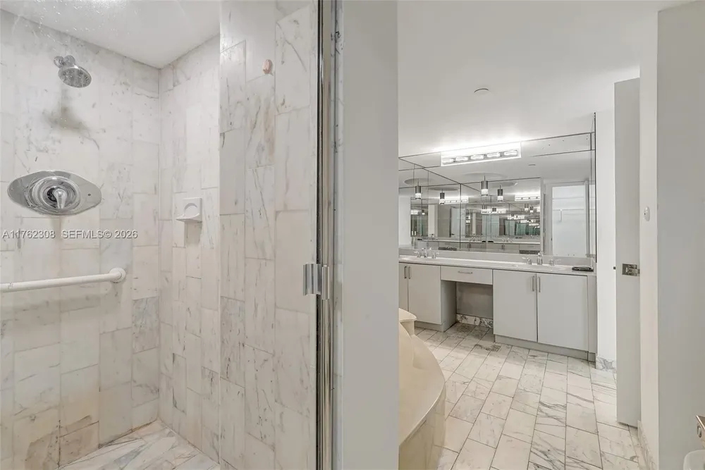 4000 TOWERSIDE TER, Miami, FL 33138