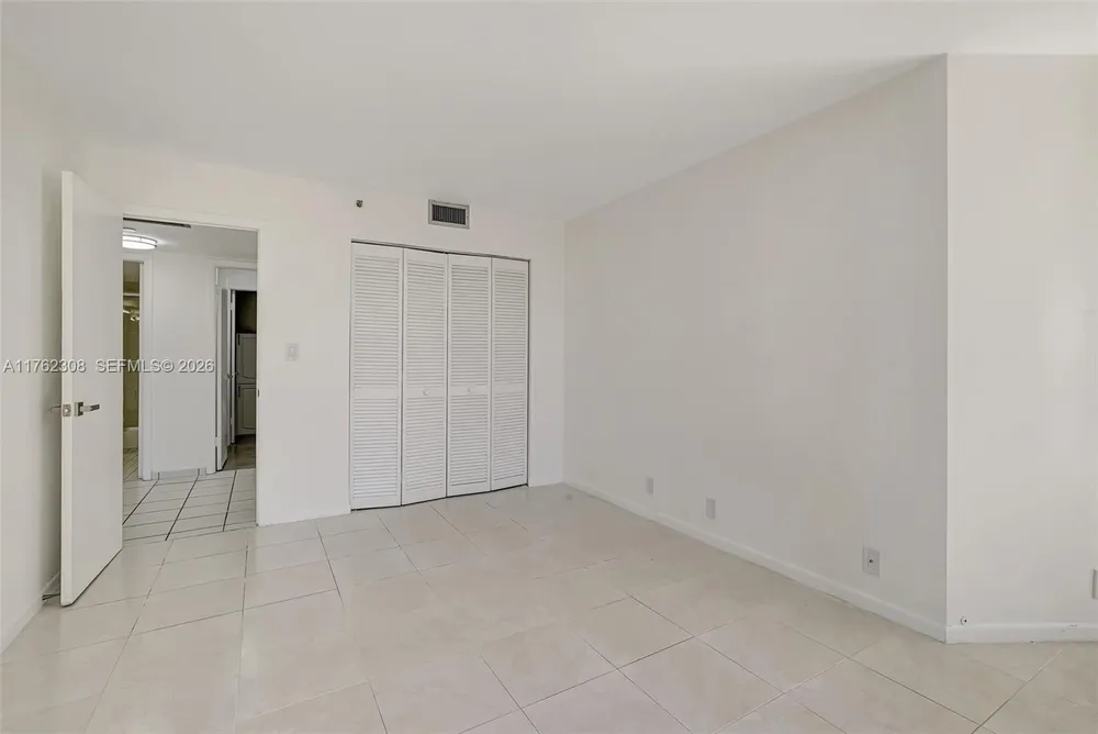 4000 TOWERSIDE TER, Miami, FL 33138
