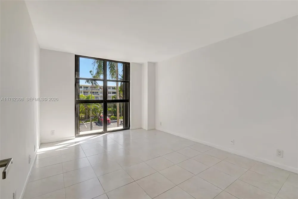 4000 TOWERSIDE TER, Miami, FL 33138