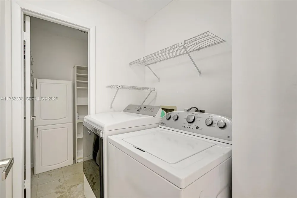 4000 TOWERSIDE TER, Miami, FL 33138
