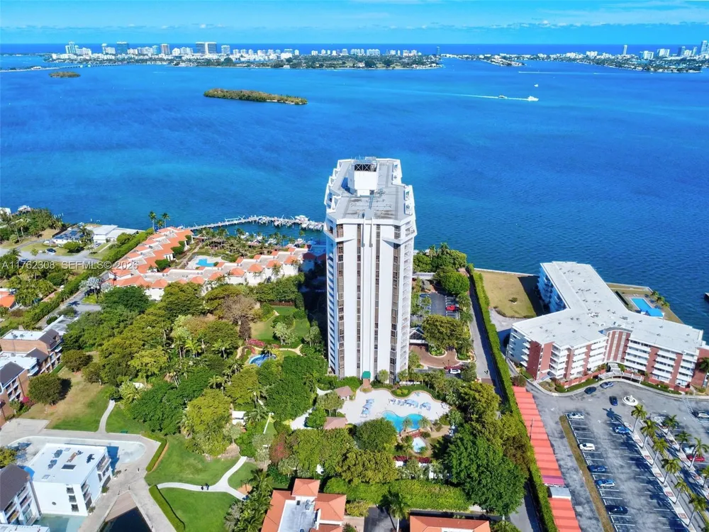 4000 TOWERSIDE TER, Miami, FL 33138