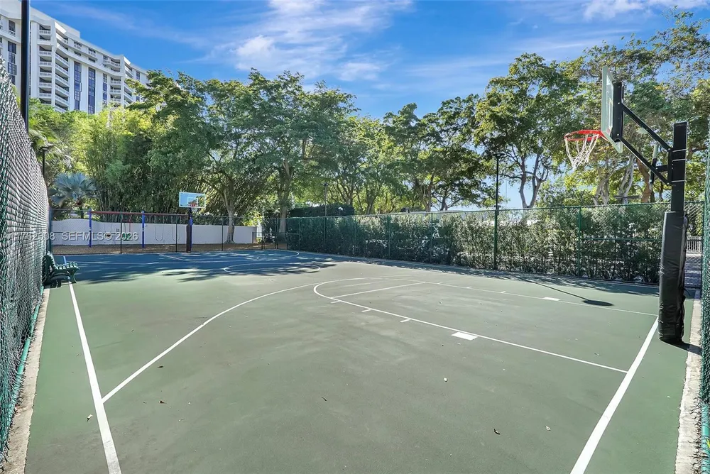 4000 TOWERSIDE TER, Miami, FL 33138
