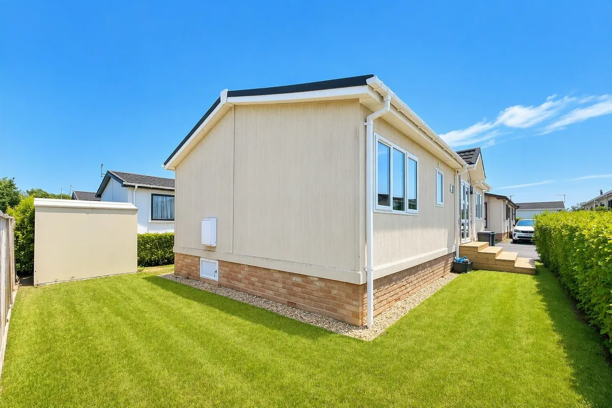 Lechlade Court, Faringdon Road, Lechlade