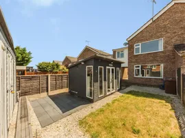 Lambert Road, Uttoxeter thumb 2