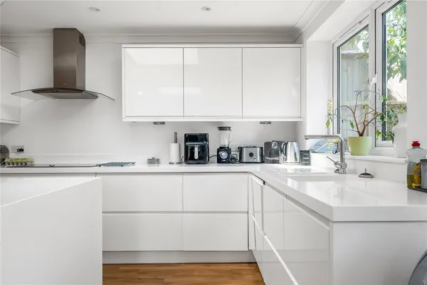 Daneshill, Redhill, RH1 photo 6