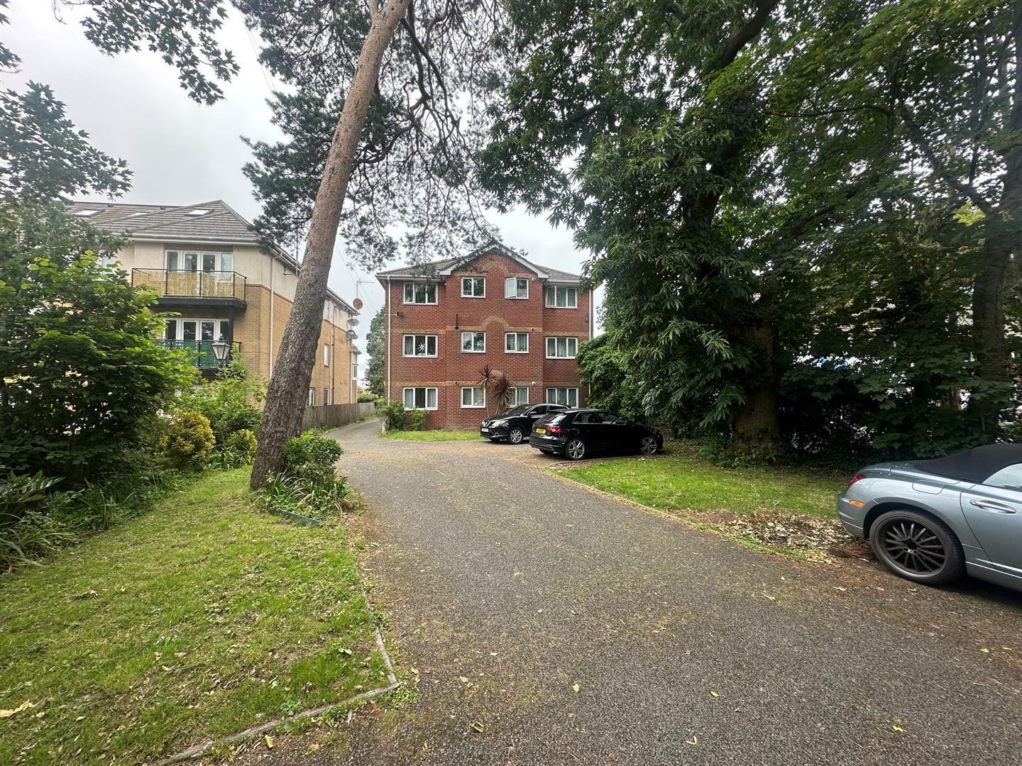 Richmond Park Road, Charminster, Bournemouth Image 1