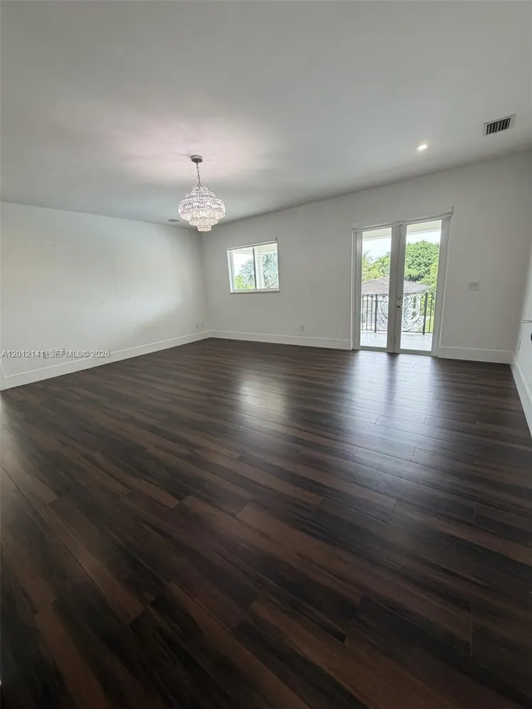 12401 SW 45th St, Miami, FL 33175