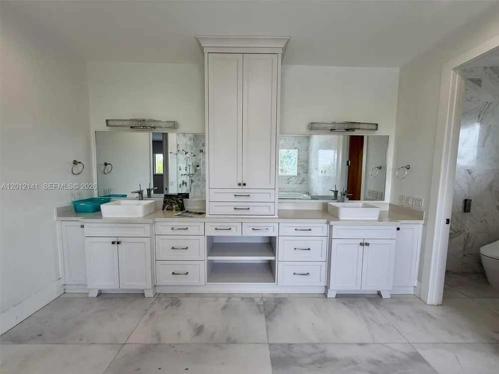 12401 SW 45th St, Miami, FL 33175