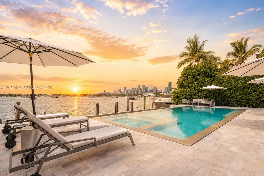 1300 S Venetian Way, Miami, FL 33139