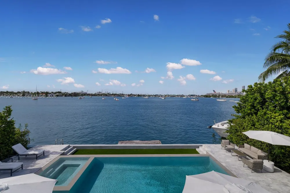 1300 S Venetian Way, Miami, FL 33139