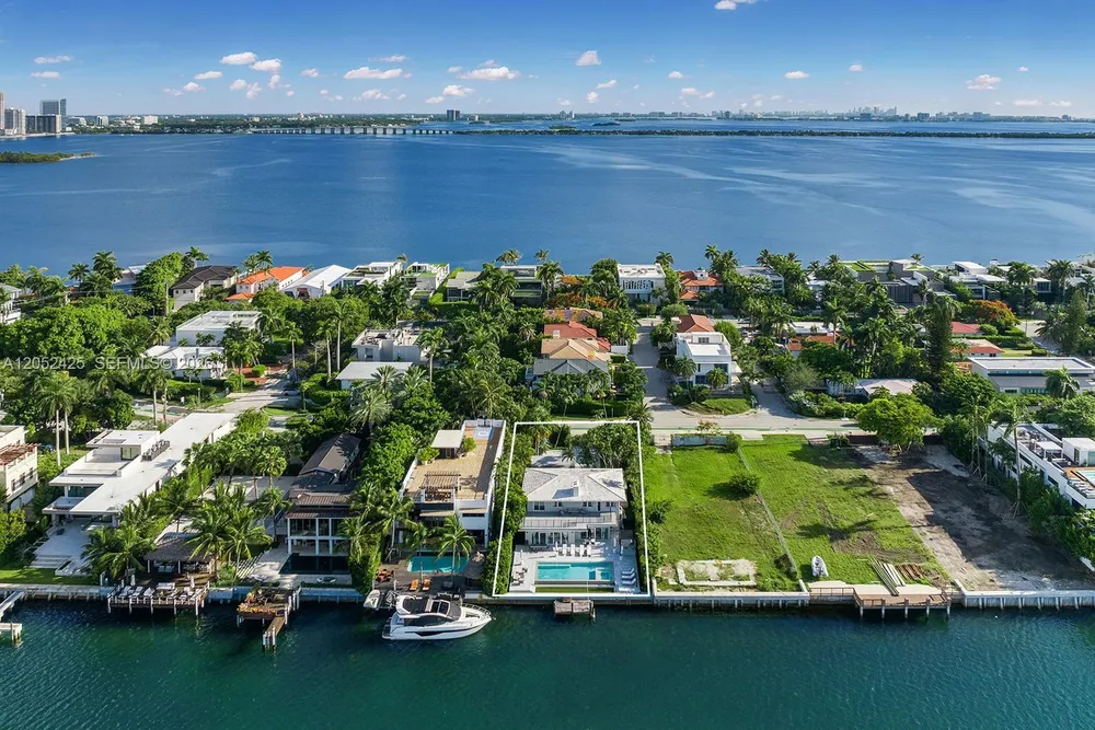 1300 S Venetian Way, Miami, FL 33139