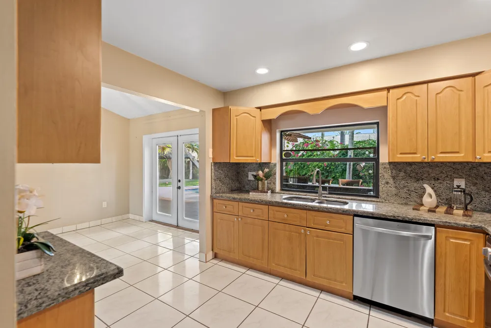 11651 NW 39th St, Sunrise, FL 33323