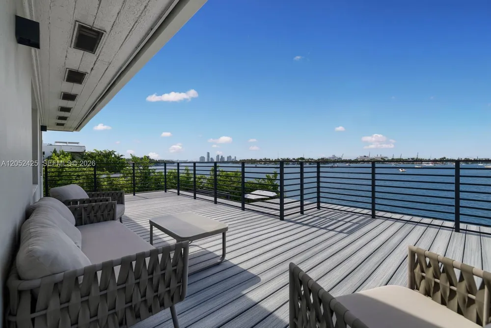 1300 S Venetian Way, Miami, FL 33139