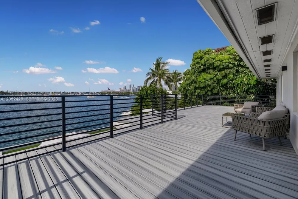 1300 S Venetian Way, Miami, FL 33139
