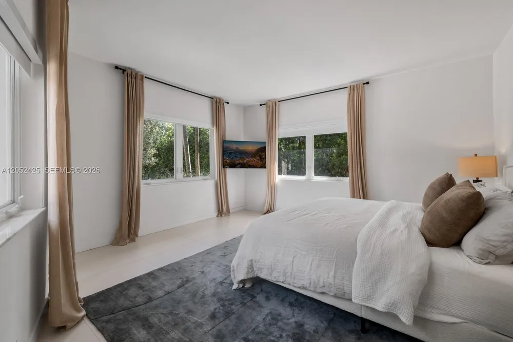 1300 S Venetian Way, Miami, FL 33139