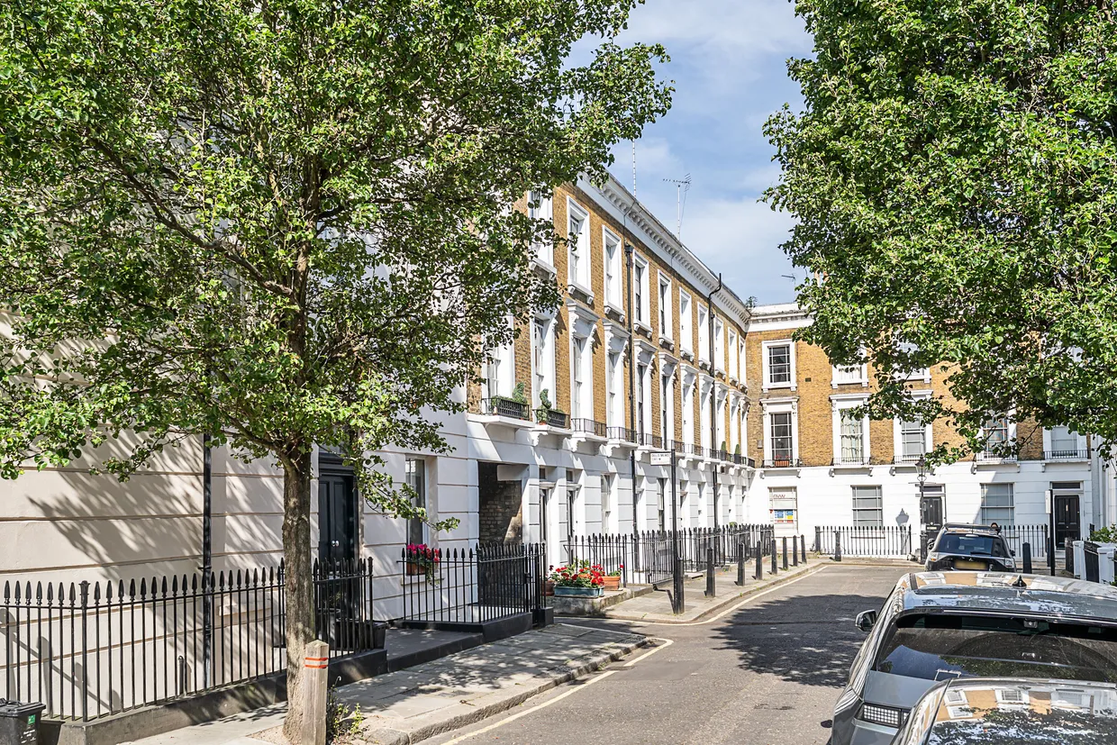 Churton Place, London, SW1V photo 1