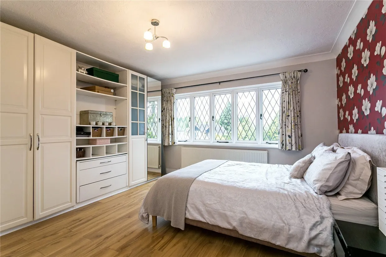 Oaklands Avenue, Watford, WD19 photo 7