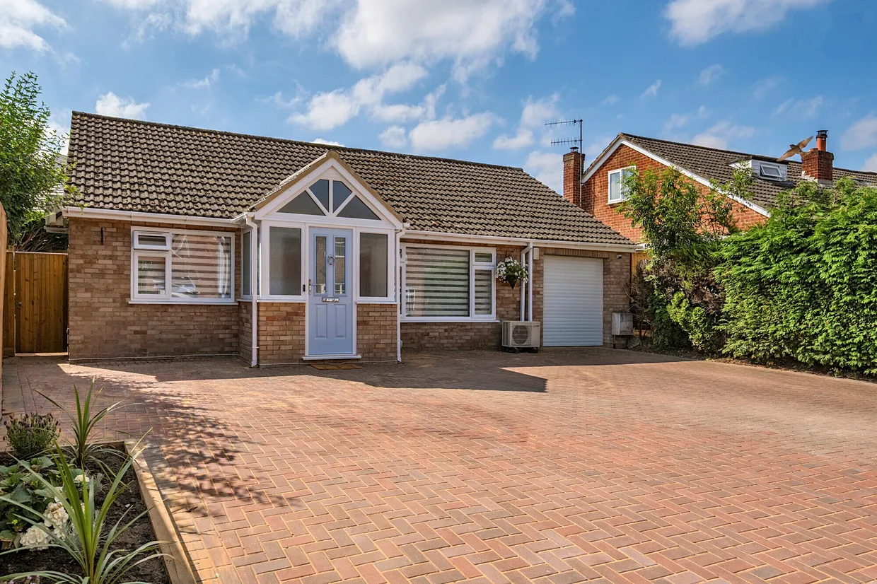 Barrow Close, Marlborough, SN8 photo 1